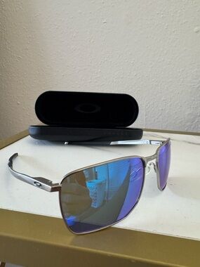 Oakley Silver Frame Sunglasses with Blue-Purple Mirrored Lenses
